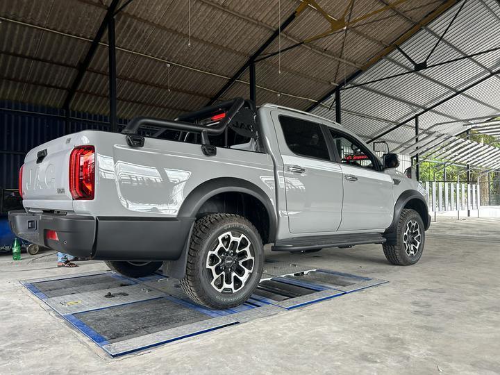 Testador de Freio com Rolos 5 em 1 com Carga Máxima de Eixo de 4000kg Rolo de Lixamento Patenteado e Computador de Controle Industrial