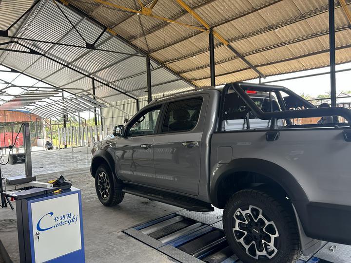 Testador de Freio com Rolos 5 em 1 com Carga Máxima de Eixo de 4000kg Rolo de Lixamento Patenteado e Computador de Controle Industrial